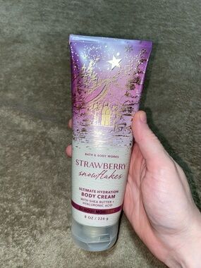 Bath & Body Works Strawberry Snowflakes Body Cream - Purple and Gold Accents